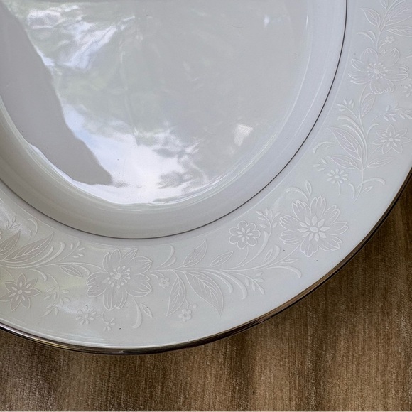 Noritake Ranier Elegant White Oval Serving Platter 13 5/8" - Picture 2 of 4